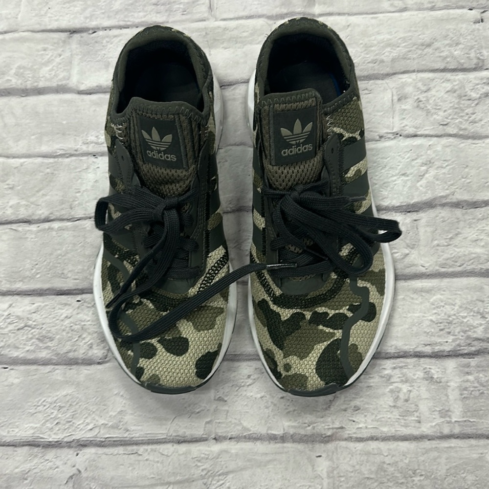 Adidas green camouflage tennis size 5.5